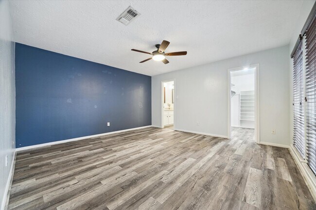 Building Photo - 1306 S Kirkwood Rd