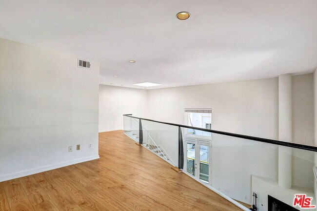 Building Photo - 811 21st St