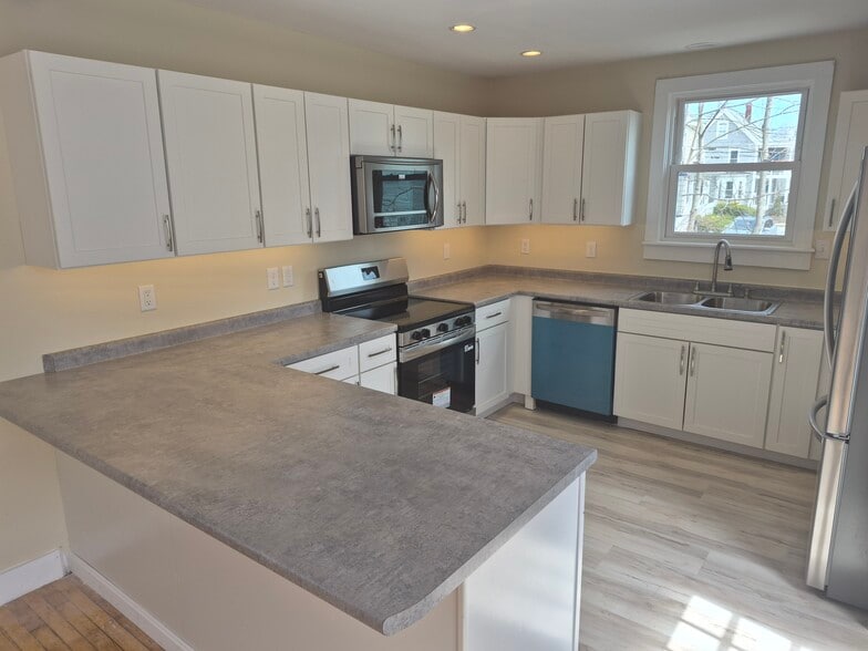 Building Photo - 9 Maple St