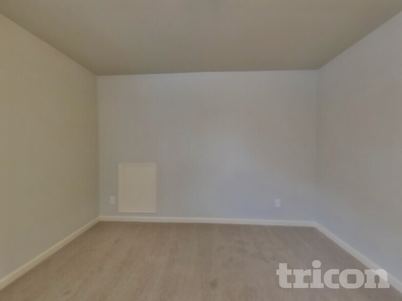 Building Photo - 3013 Alan Dr