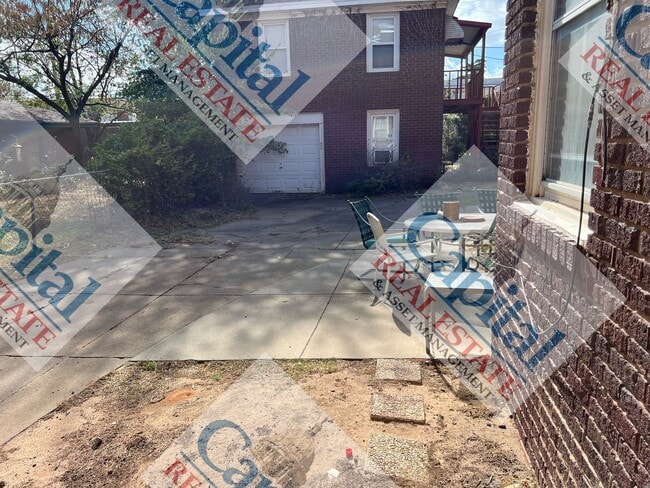 Building Photo - Cozy 2 Bedroom