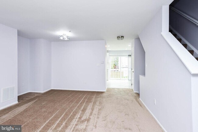 Building Photo - 915 Westlake Dr