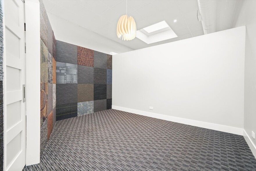 Building Photo - 300 N Ogden Ave