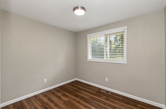 Building Photo - 716 N 182nd St