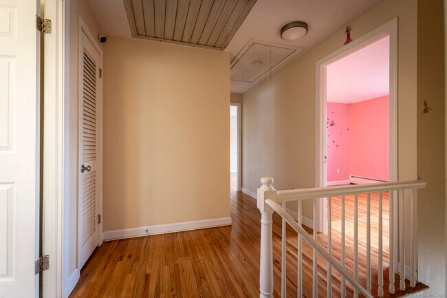 Building Photo - 288 Candlewyck Dr