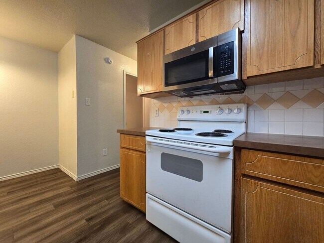 Building Photo - 2805 Kerrville Ct