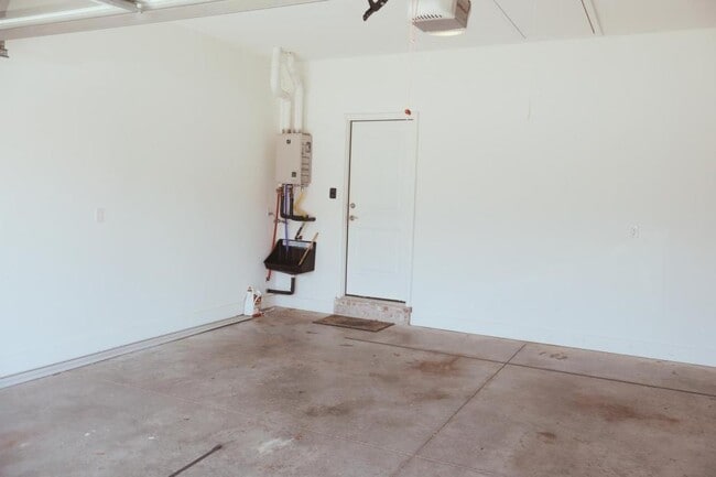 Building Photo - 205 Windcrest Cir