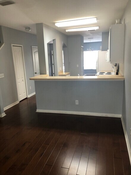 Building Photo - 5720 Fishhawk Ridge Dr