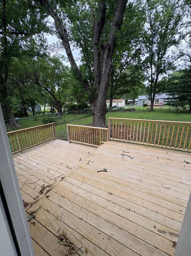 Building Photo - Cozy 3 Bedroom / 2 Bath Updated Home with Large Fenced Yard and Brand-New Multi-Level Deck