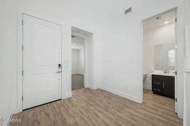 Building Photo - 21505 E Sparrow Dr