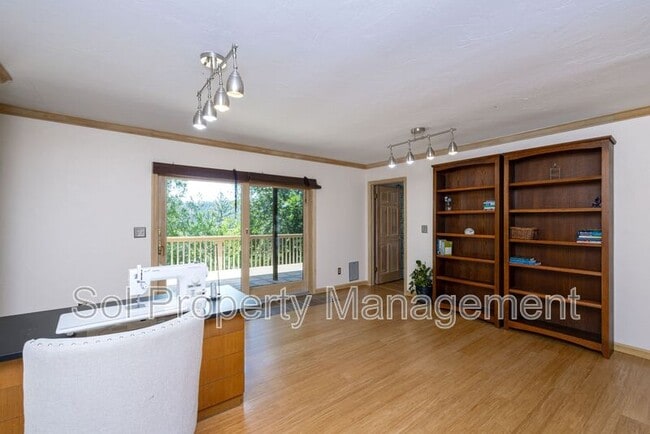Building Photo - 646 Blue Ridge Dr