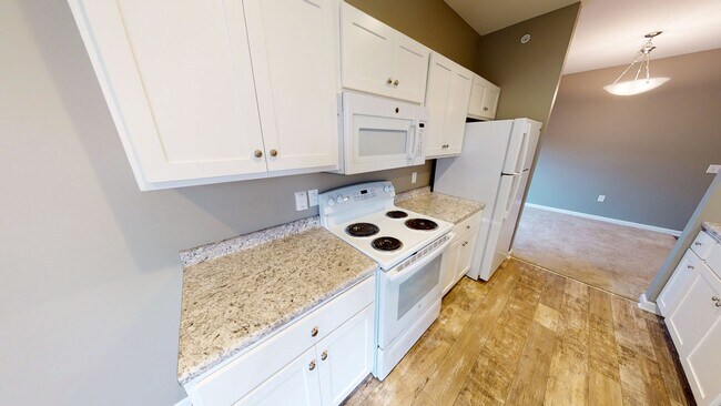 Building Photo - First Floor Rear View Three Bedroom in a Gated Community!