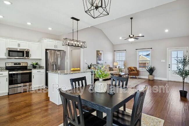 Building Photo - 207 Bedford Ct