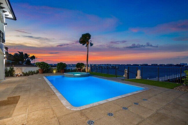 Building Photo - 1 1st Ave S