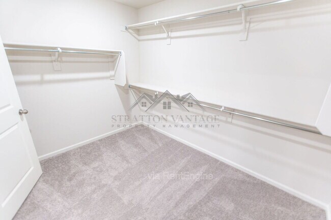 Building Photo - 3510 Mateo Dr