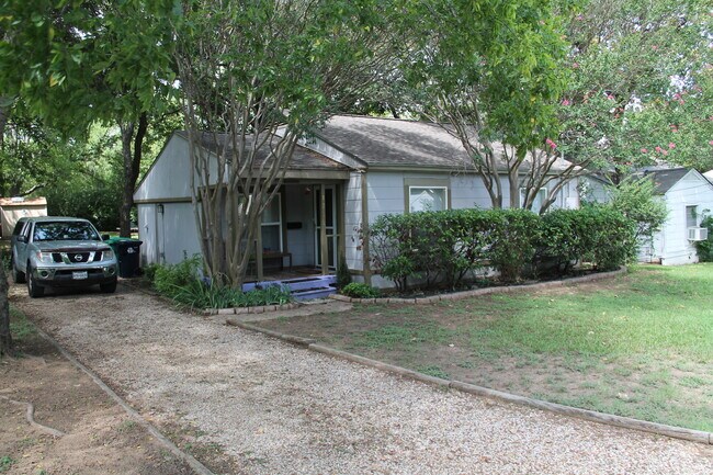 Primary Photo - Cozy 2-Bedroom Home for Lease