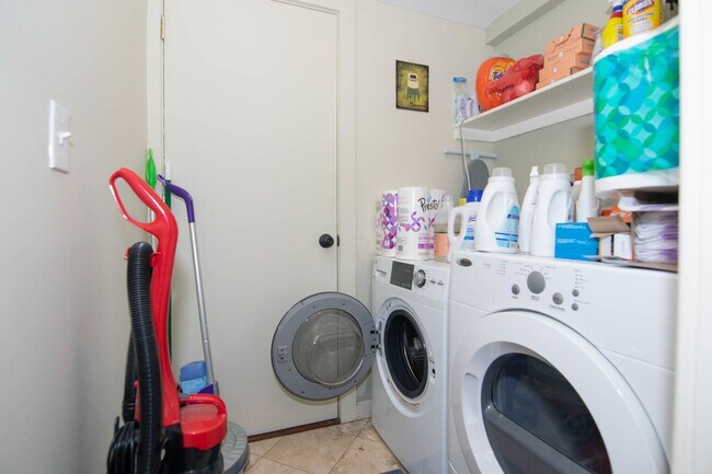 Building Photo - Central Mission Hill Location. Steps from the T Stop. In-Unit Washer and Dryer. Recently Renovate...