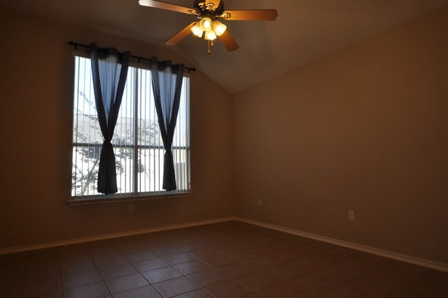 Building Photo - Custom Built Home in Flint!