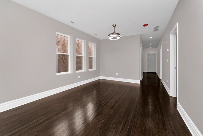 Building Photo - 2118 S 59th Ave