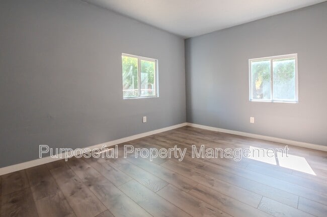 Building Photo - 516 Morrison Ave