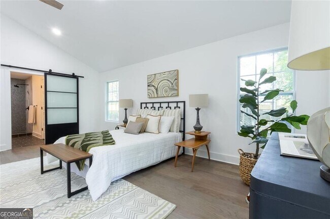 Building Photo - 2749 Memorial Dr SE