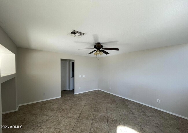 Building Photo - 10925 W Kaler Dr