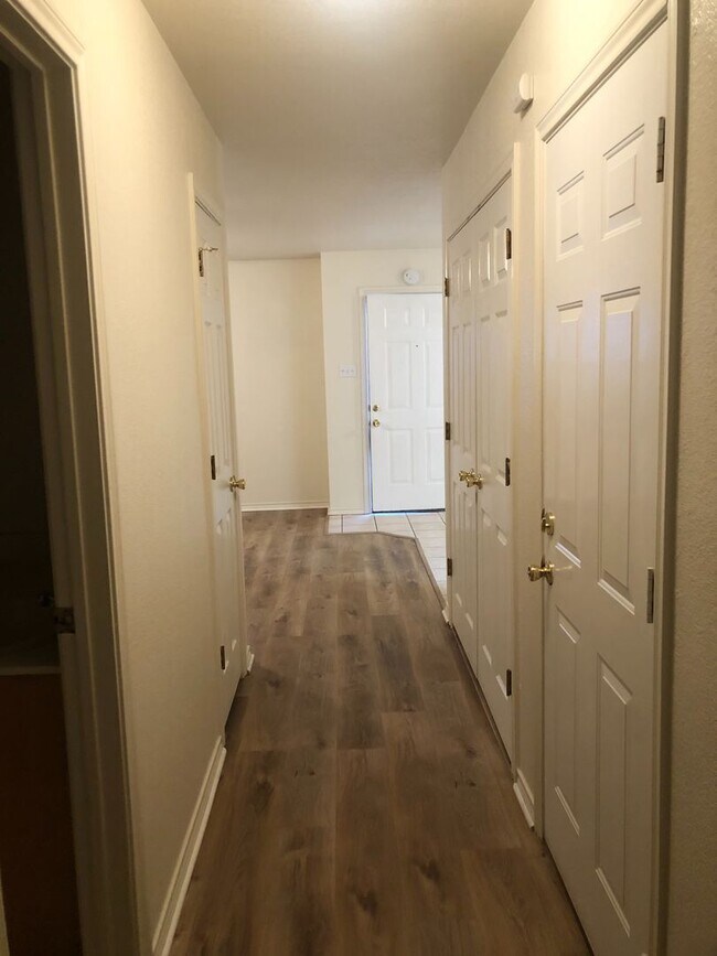 Building Photo - Coming Soon!!! One bedroom/attached garage...