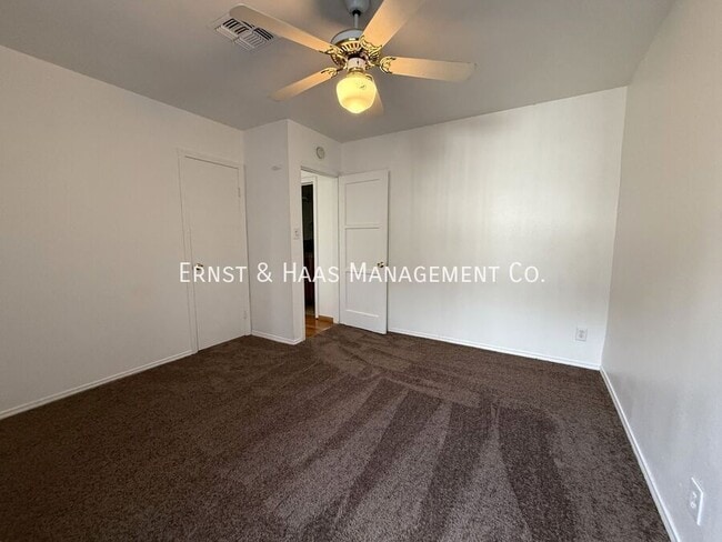 Building Photo - 4723 Blackthorne Ave