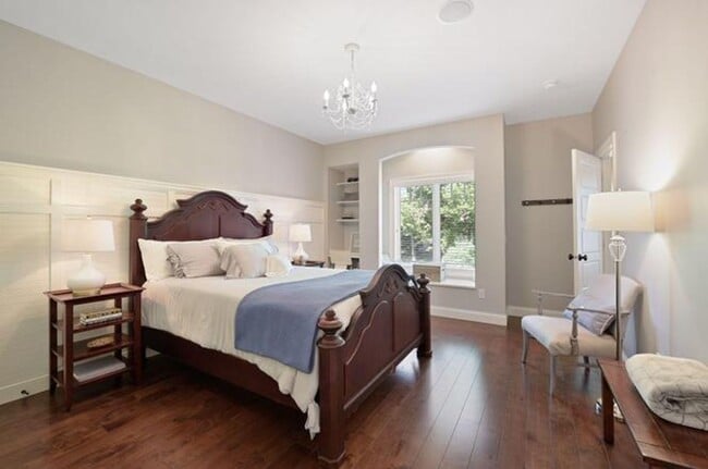 Building Photo - Luxury Living in Minnetonka – 6BR Home in Prime  Location