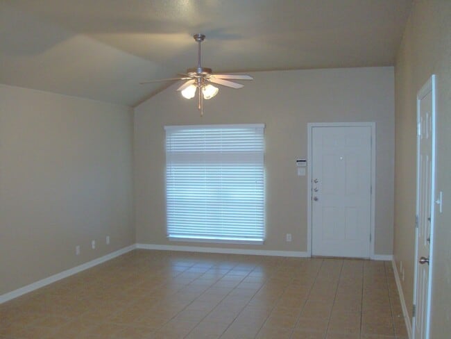 Building Photo - Spacious 3-Bedroom Duplex Near Clear Creek...