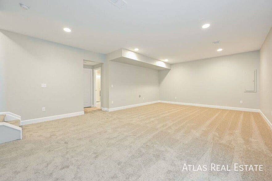 Building Photo - 7255 S Millbrook Ct