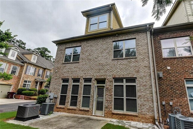 Building Photo - 10424 Park Walk Point