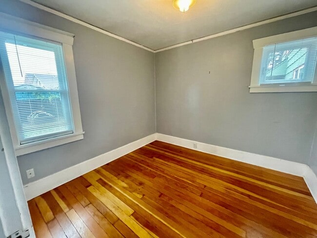 Building Photo - Beautiful 3bd/1bath South Tabor Bungalow w...