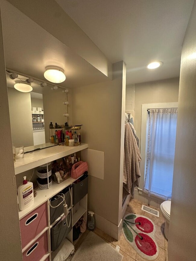 Building Photo - 813 Maine St