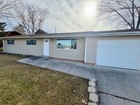 Building Photo - 240 Circle Dr