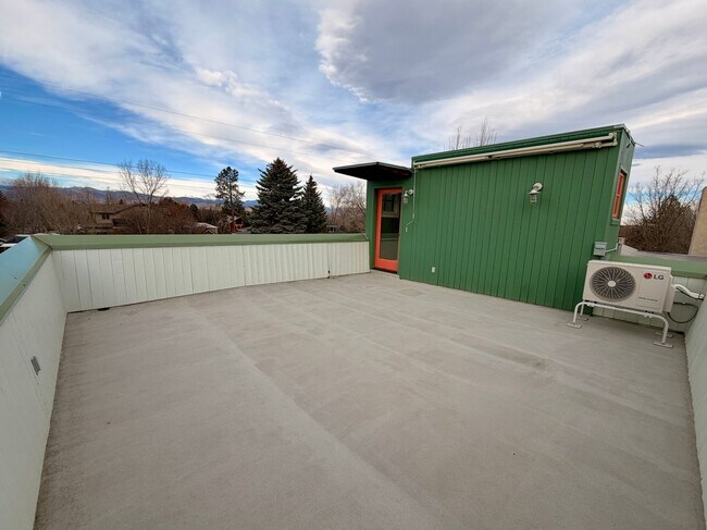 Building Photo - ABSOLUTELY BEAUTIFUL 4-Bedroom Townhome in the Highly Sought-After Prospect Neighborhood!