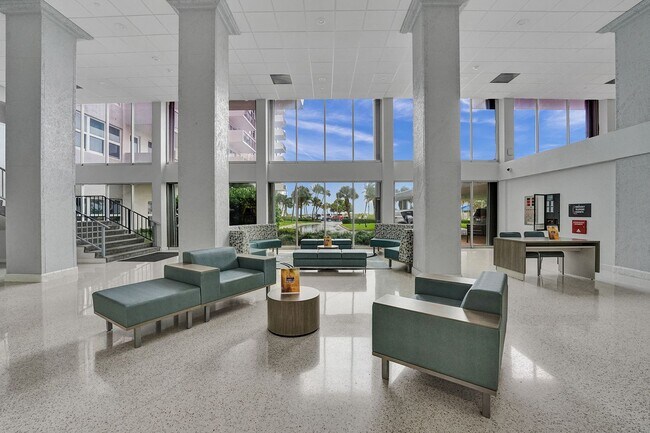 Building Photo - Beautiful 2 bedroom 1.5 bath Condo