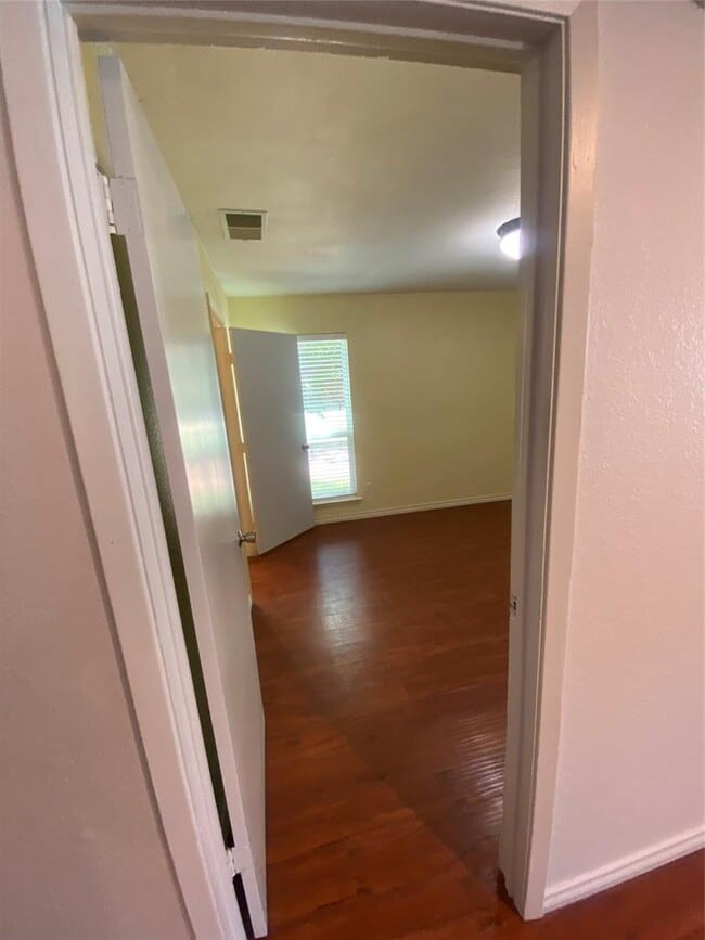 Building Photo - 10616 Mellow Ln