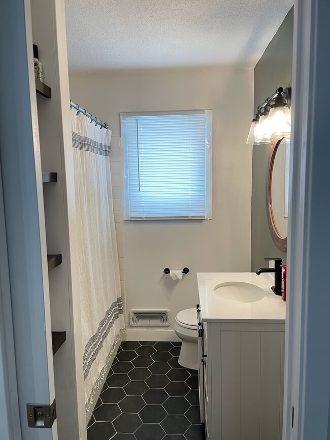 Building Photo - 3280 Lower 150th St W