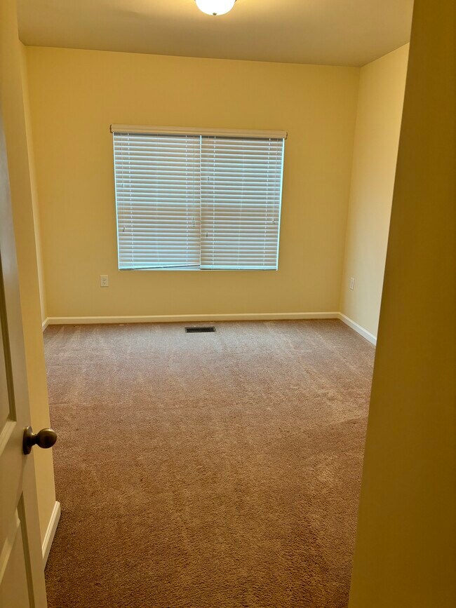 Building Photo - 1005 Epiphany Rd