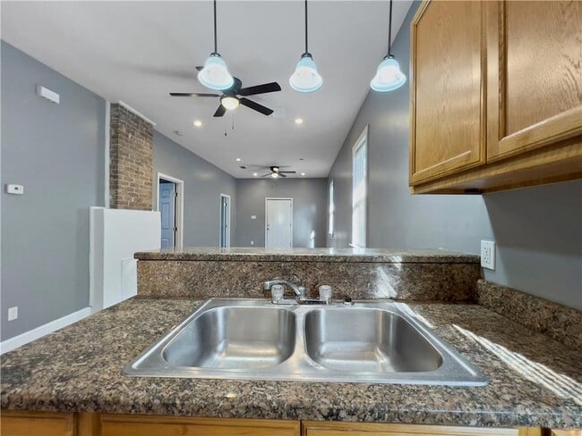 Building Photo - 1824 Allen St