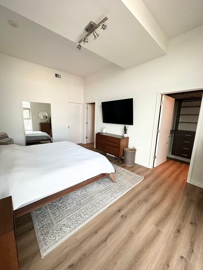 Building Photo - 700 12th Ave S