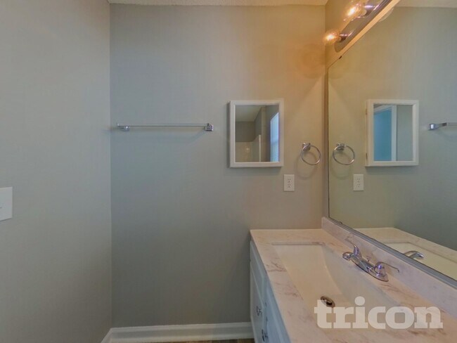 Building Photo - 434 Tribune Dr