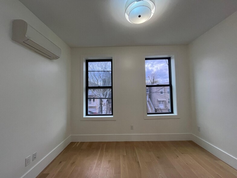 Building Photo - 51 Grace St