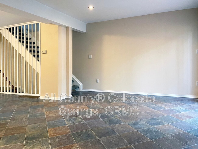 Building Photo - 550 Manor Ct