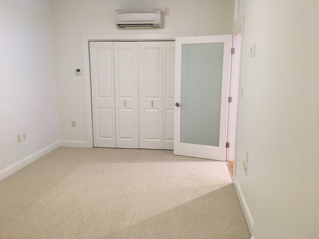 Building Photo - 875 Elm St