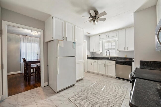 Building Photo - 108 S St Marks Ave