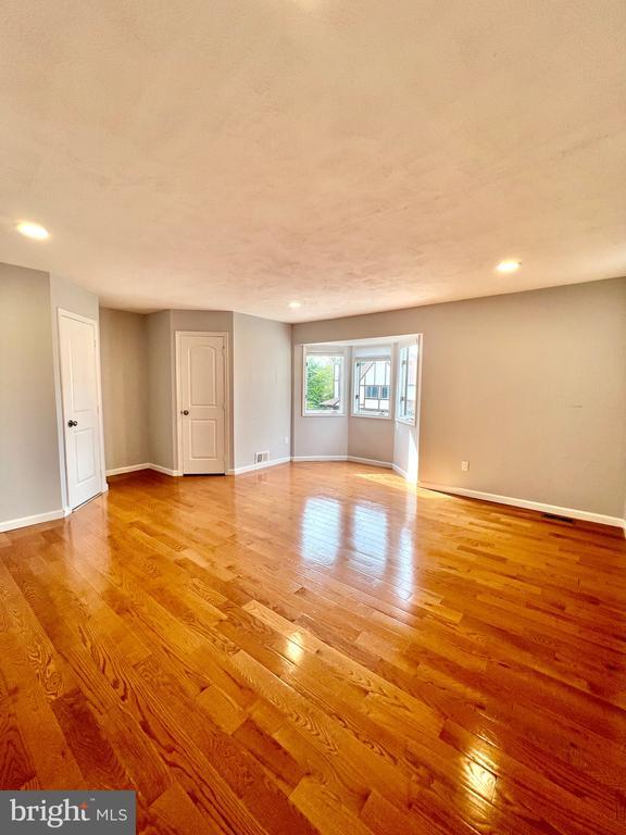 Building Photo - 5 Balamor Ln