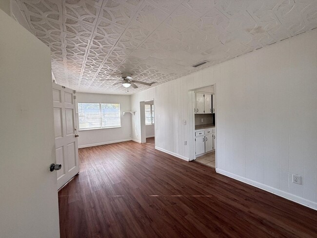 Building Photo - $1550 - Sweet 3/1 Ranch Style Home in Arlington