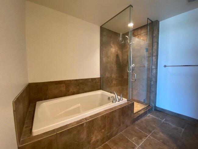 Building Photo - $2,575 | 1 Bedroom, 2 Bathroom Condo | Pet...